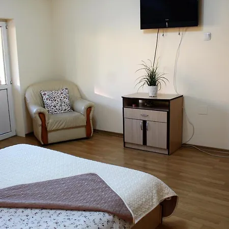 Collosal Apartment With Garden-3